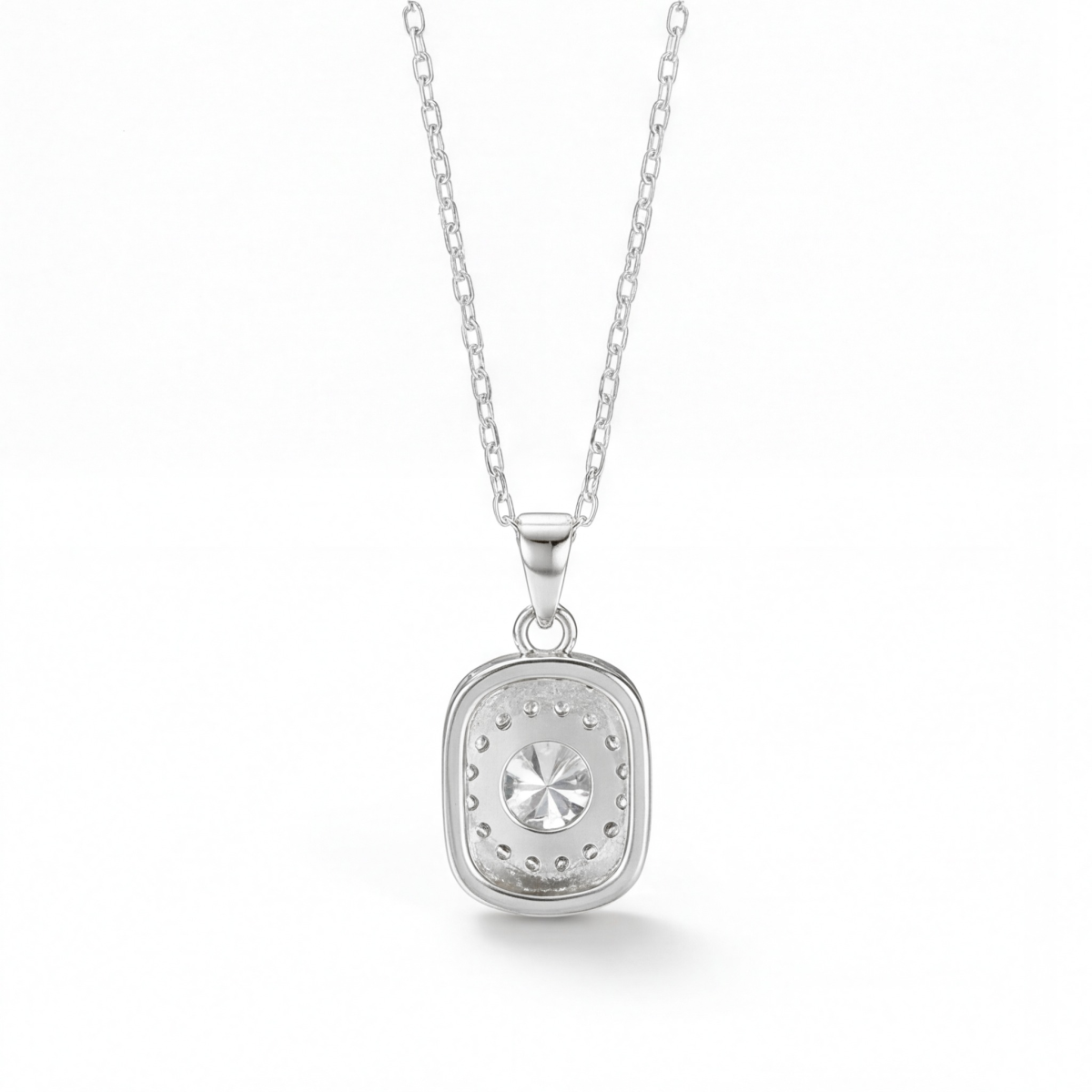 Memento - přívěsek s moissanitem v briliantovém brusu s designem pavé halo
