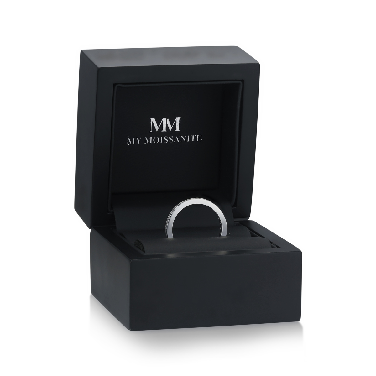 Zenora - eternity prsten s moissanitem a drážkovým osazením